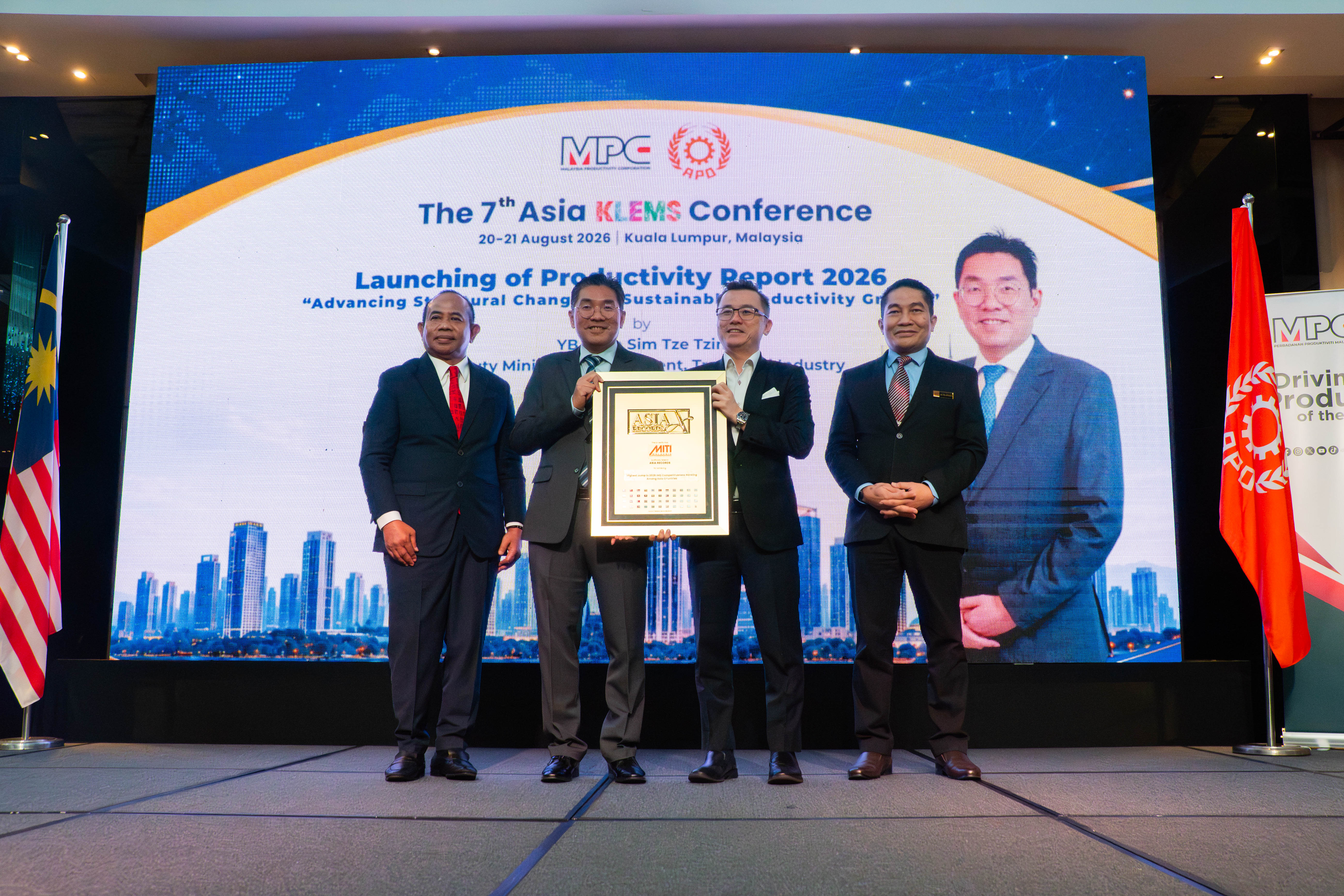 Malaysia’s Competitiveness Leap Recognised by Asia Record at 7th Asia KLEMS Conference