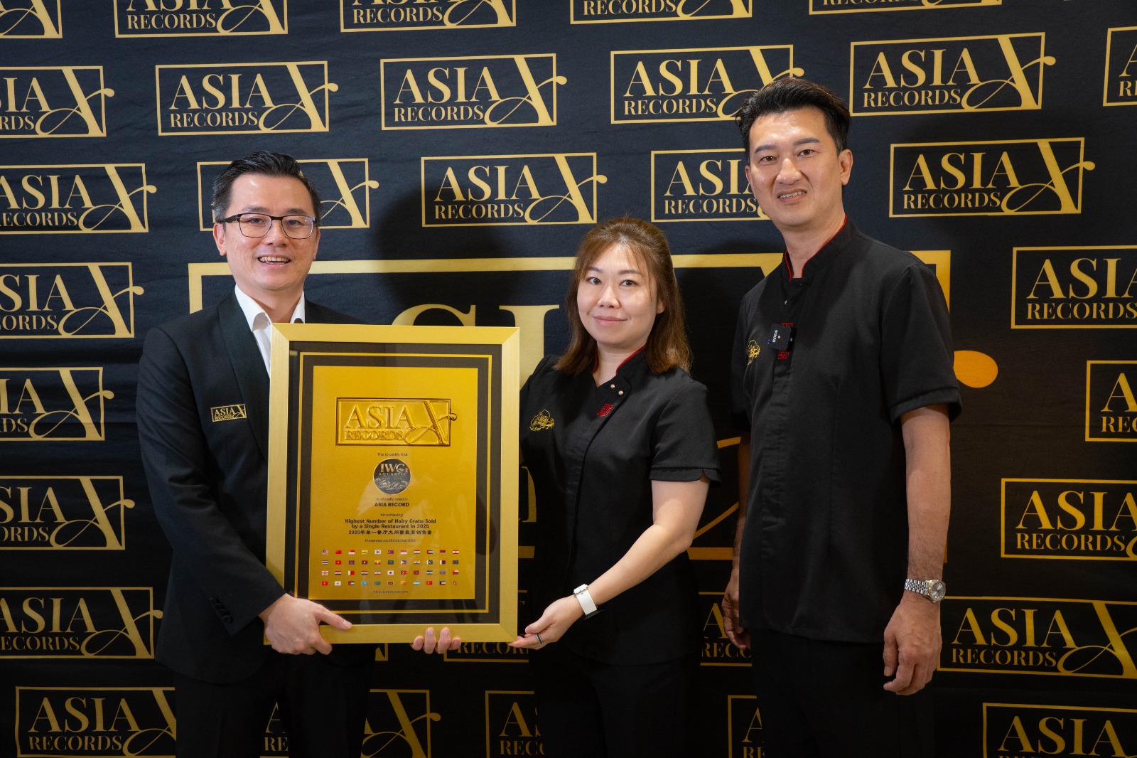 IWC Aquastic 单季售出16,436只大闸蟹 荣获 Asia Record 亚洲纪录认证